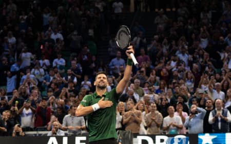 O sérvio Novak Djokovic comemora vitória no ATP 250 de Atenas, na Grécia (Reprodução)