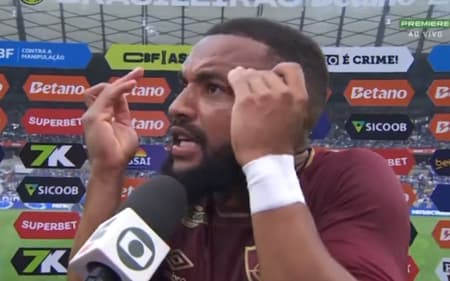 Samuel Xavier reclama da arbitragem em Cruzeiro x Fluminense (Foto: Reprodução)
