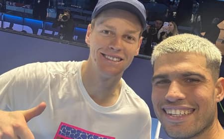 Sinner (e) e Alcaraz em treino em Turim, no ATP Finals (Reprodução)