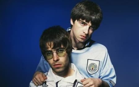 A desavença entre os irmãos Noel e Liam Gallagher são tão fortes que levaram ao fim do Oasis. Mas, eles continuam com pelo menos uma coisa em comum: o amor pelo Manchester City