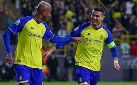 Anderson Talisca e Cristiano Ronaldo
