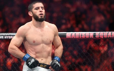 Islam Makhachev vence Jack Della Maddalena no UFC 322 (Foto: Ishika Samant/Getty Images/AFP)