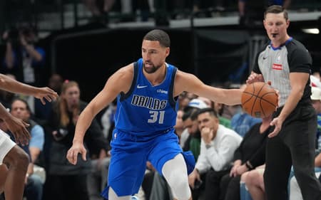 Klay Thompson em jogo entre Dallas Mavericks e New Orleans Pelicans na NBA (Foto: Glenn James/NBAE via Getty Images/AFP)