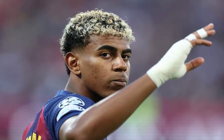 Lamine Yamal em Barcelona x Olympiacos (Foto: Josep Lago / AFP)