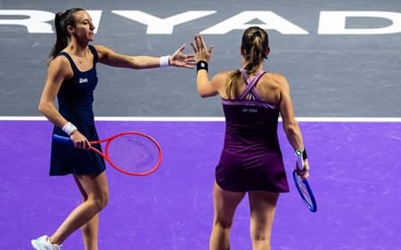 Luisa Stefani (e) e Tiema Babos avançam às semifinais na Arábia Saudita (Foto:Jimmie 48 Photography/WTA)