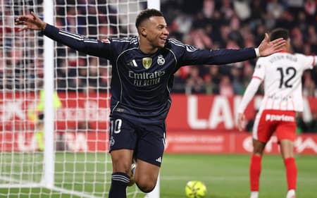 Mbappé comemora gol no jogo do Real Madrid contra o Girona