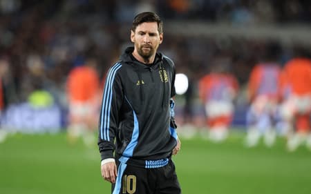 Messi no aquecimento para o jogo da Argentina contra a Colômbia