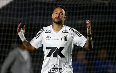 Neymar antes do jogo entre Santos e Sport (Foto: Guilherme Dionizio/Código19/Gazeta Press)