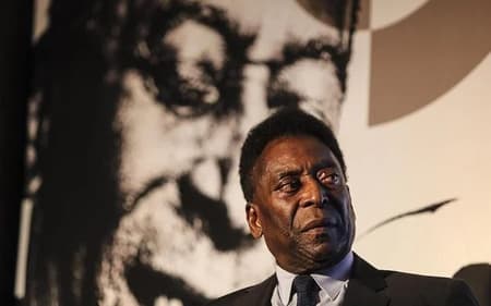 pele-rei-do-futebol-26122022170906942_Easy-Resize.com (1)
