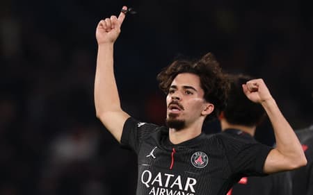 Com três gols de Vitinha, o PSG venceu o Tottenham por 5 a 3, pela Champions League (Foto: FRANCK FIFE / AFP)