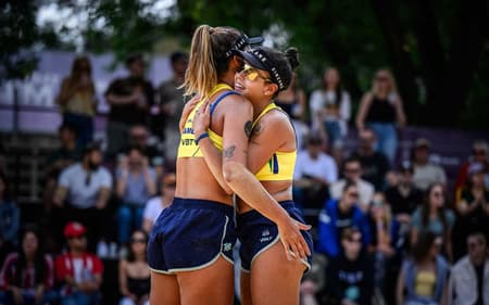Thâmela e Vic estão na semifinal do Mundial de Vôlei de Praia (Foto: Volleyball World)