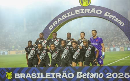 vasco perfilado em Partida entre Vasco X Sao Paulo, pela 31ª rodada do Brasileirao 2025