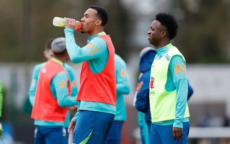Vini Jr e Gabriel Magalhães em preparação para Brasil x Senegal (Foto: Rafael Ribeiro/CBF)