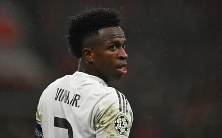 Vini Jr em ação na derrota do Real Madrid para o Liverpool na Champions League (Foto: Paul ELLIS / AFP)
