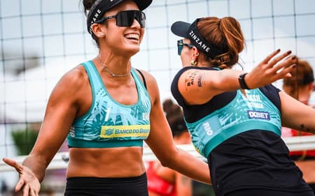 Vitória e Hegeile (Foto: Volleyball World)