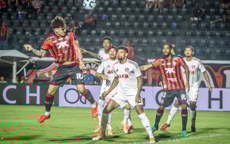 Vitória e Internacional se enfrentam no Barradão (Foto: Fillipe Alves/Agência F8/Gazeta Press)