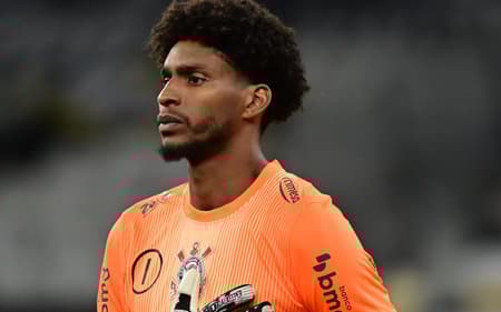 Hugo Souza está de volta ao gol do Timão (Eduardo Carmim/Photo Premium/Gazeta Press)