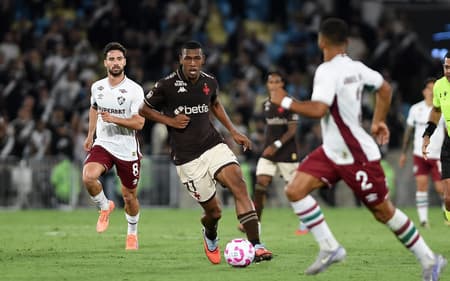 Rayan na partida entre Vasco e Fluminense (Foto: Alexandre Durão/ZIMEL PRESS)