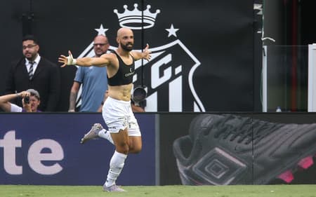 Thaciano foi o destaque do Santos na partida contra o Cruzeiro. (Foto: Guilherme Dionizio/Código19/Gazeta Press)