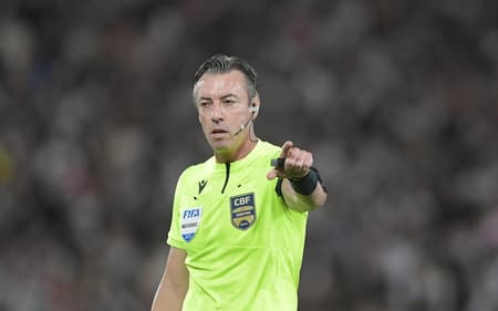 Raphael Claus em Vasco x Fluminense pela Copa do Brasil (Foto: Thiago Ribeiro/AGIF/GazetaPress)