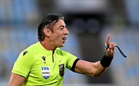 Raphael Claus foi o árbitro de Vasco x Fluminense (Foto: André Fabiano/Código19/Gazeta Press)