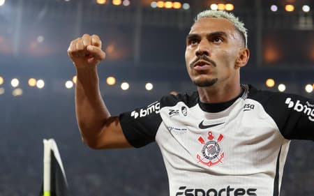 Matheuzinho comemorou o título da Copa do Brasil (Foto: Theo Daolio/Mochila Press/Gazeta Press)