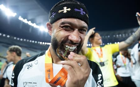 Memphis ainda tem contrato com o Corinthians (Foto: Renato Padalka/Ekobanpress/Gazeta Press)