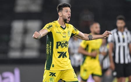 Jemmes em ação pelo Mirassol contra o Botafogo (Foto: Thiago Ribeiro/Agif/Gazeta Press)