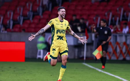 Jemmes em ação pelo Mirassol