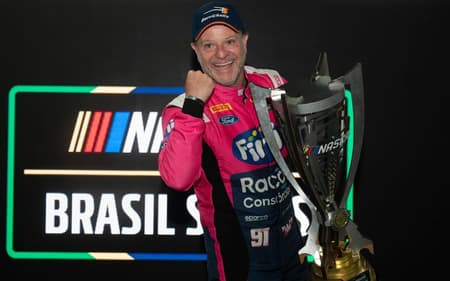 Rubinho Barrichello foi o campeão da temporada 2025 na Nascar Brasil