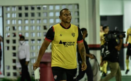 Walter em ação com a camisa do Vitória (Foto: Pietro Carpi / ECVitória)
