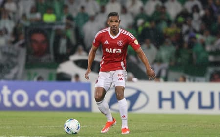 Fernando, volante o Internacional