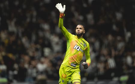 Everson comemora classificação do Atlético (Foto: Pedro Souza / Atlético)