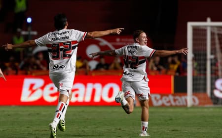 Maik lateral São Paulo