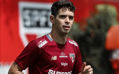 Oscar vem participando dos treinos no São Paulo (Foto: Erico Leonan / São Paulo FC)