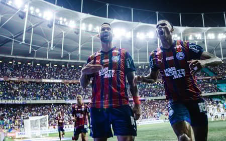 Willian José e Jean Lucas comemoram gol do Bahia contra o Flamengo na Arena Fonte Nova (Foto: Letícia Martins/EC Bahia)