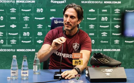 Zubeldía em coletiva pelo Fluminense (John Kennedy comemora em Fluminense x Juventude (FOTO: LUCAS MERÇON / FLUMINENSE F.C.)