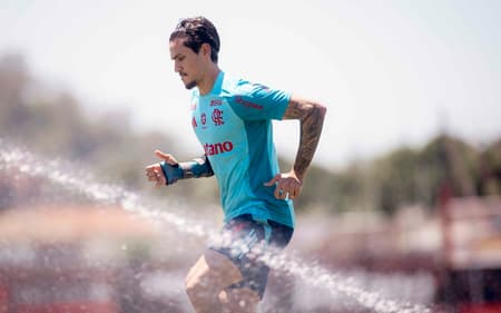 Pedro durante treino do Flamengo (Foto: Adriano Fontes/Flamengo)