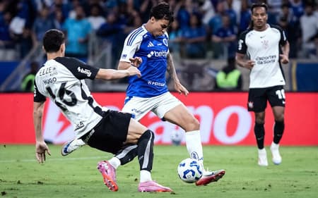 Kaio Jorge, do Cruzeiro, marca contra o Corinthians (Foto: Gustavo Aleixo/Cruzeiro)