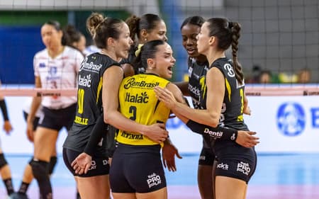 Praia Clube vence Mackenzie pela Superliga Feminina (Foto: Divulgação/ Praia Clube Uberlândia)