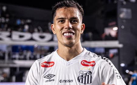 Regularidade de Igor Vinícius fortalece titularidade com Vojvoda no Santos (Foto: Raul Baretta/ Santos FC)