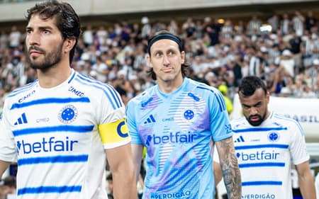 Lucas Silva, Cássio e Fabrício Bruno em jogo contra o Ceará