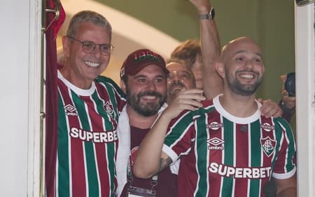 Ricardo Tenório, Mattheus Montenegro e Mário Bittencourt comemoram vitória na eleição do Fluminense (Foto: Marcelo Gonçalves/ Fluminense FC)