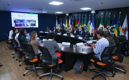 Reunião no Ministério do Esporte, em Brasília, para tratar de Copa Feminina. (Foto: Henrique Barrios/MEsp)