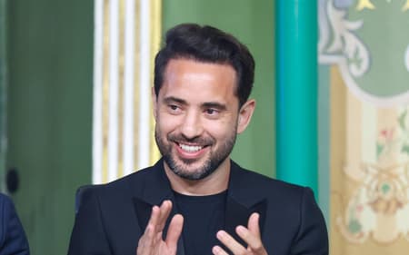 Everton Ribeiro recebe título de cidadão soteropolitano (Foto: Catarina Brandão / EC Bahia)