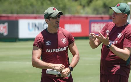 Zubeldía em treino do Fluminense no CT Carlos Castilho (Foto: Marcelo Gonçalves / Fluminense FC)