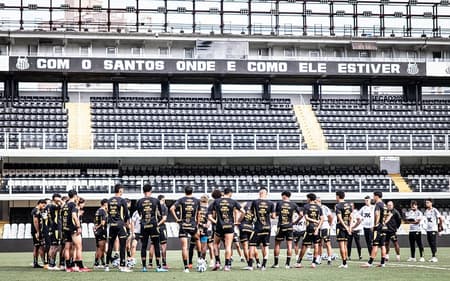 Elenco do Santos treina na Vila Belmiro em preparação para o duelo contra o Cruzeiro. (Foto: Raul Baretta/ Santos FC)