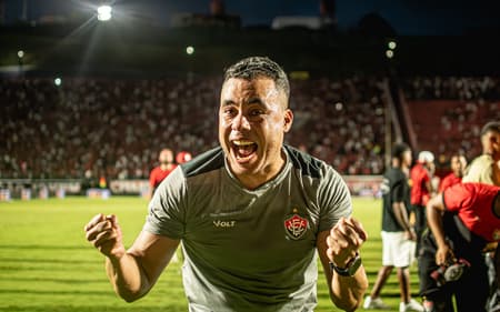 Jair Ventura comemora permanência do Vitória na Série A (Foto: Victor Ferreira / EC Vitória)