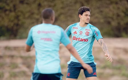Pedro durante treino em Doha (Foto: Gilvan de Souza/Flamengo)