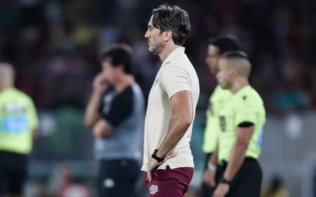 Zubeldía no campo em Vasco x Fluminense (Foto: Marcelo Gonçalves/ Fluminense FC)